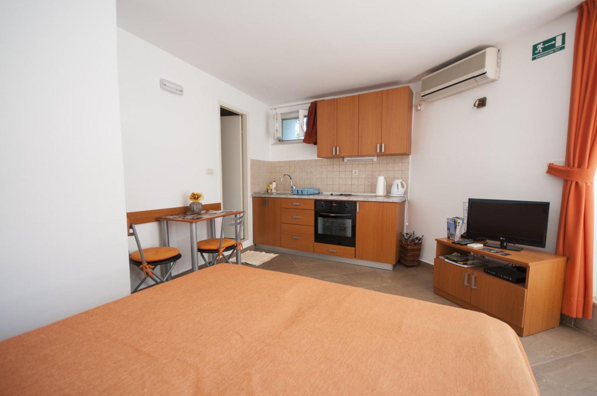 Guest house And Lena 3*