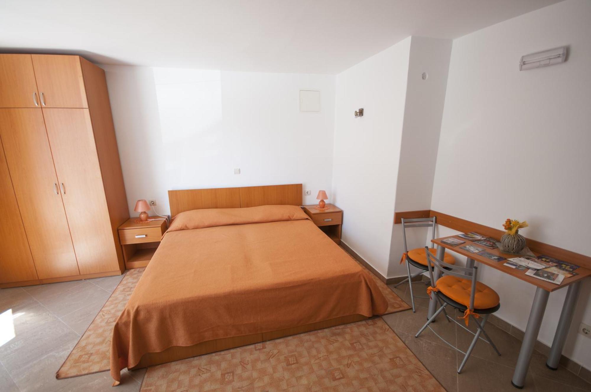 Guest house And Lena 3*